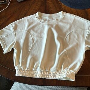 Lululemon Athletic Cropped Shirt, NEVER WORN, Size 2-4.